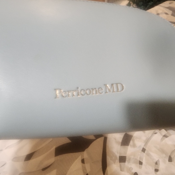 Perricone MD Pastel Blue Cosmetic Case with Brand Embossed Logo - Picture 6 of 9